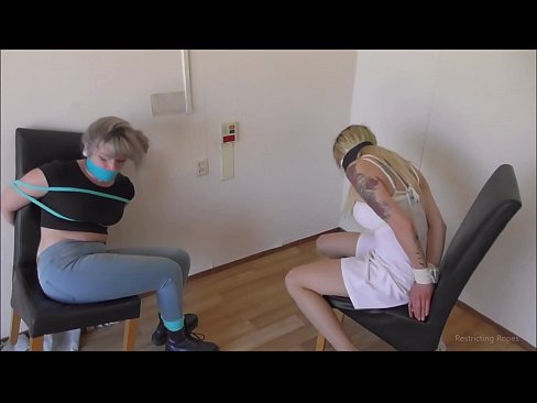 ❤️ Ferslave / fêstbûn en gagged / famke yn need ❤️ Porno by porno fy.superpornpics.ru ❌